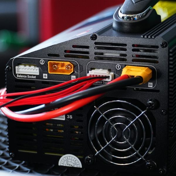 Зарядний пристрій 2-канальний 24В 25А 2-6S LiPo/LiHV 1200Вт 220В (UP600+) ULTRA POWER PROTESTER UP600PLUS UP600PLUS фото