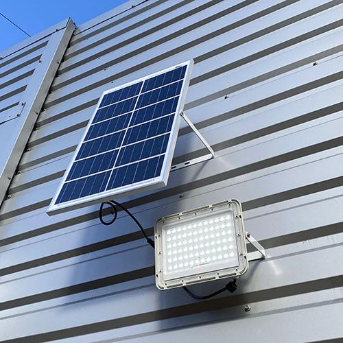 Прожектор светодиодный 100W аккумуляторный (LiFePO4, 20000mAh) с солнечной панелью (6V 15W) PROTESTER SLFL1001 SLFL1001 фото